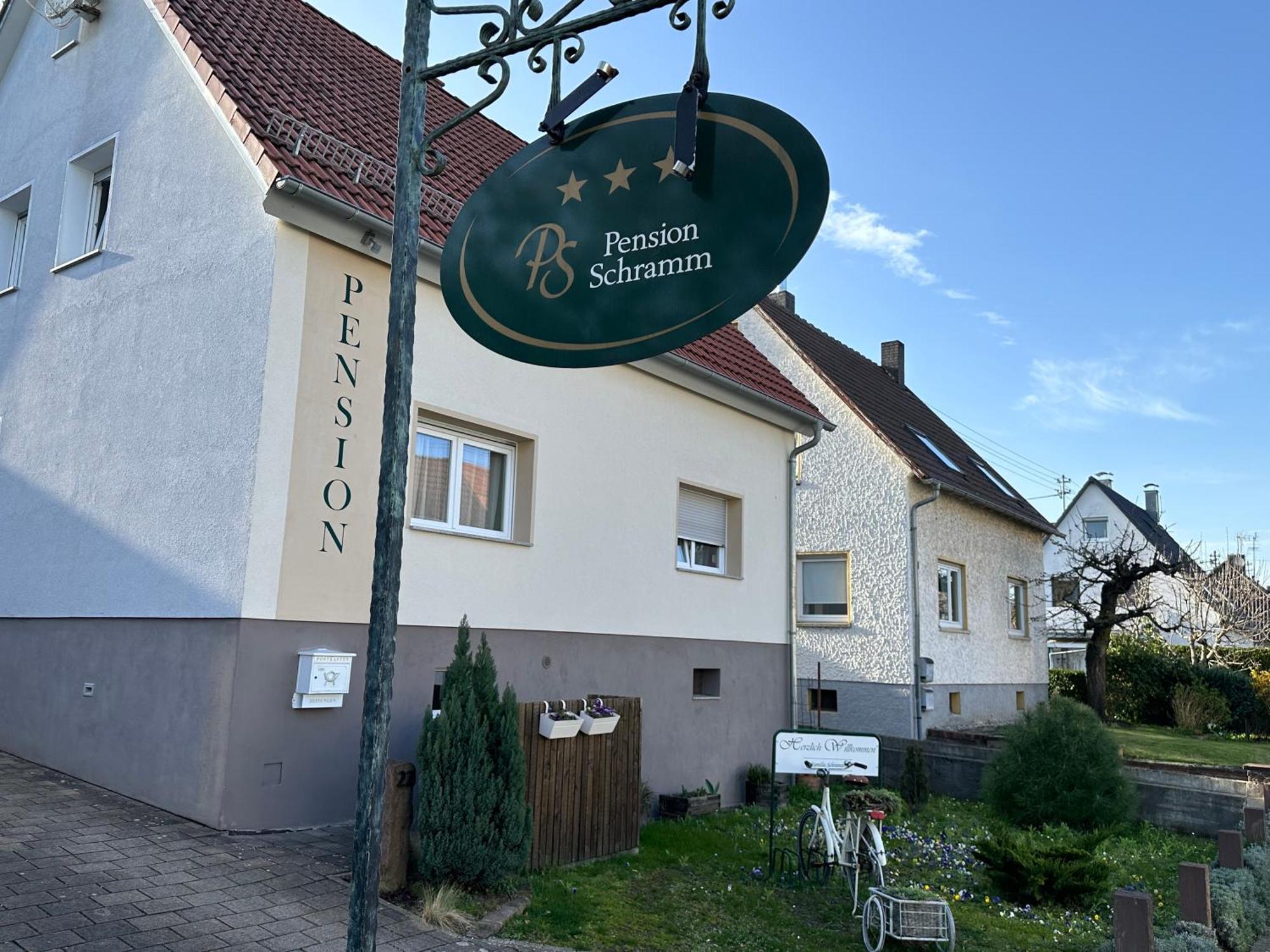 Pension Schramm Karlsruhe Exteriör bild